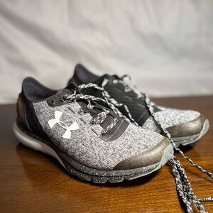 Under Armour Charged Black and Gray Running Shoes Size 8 (US)